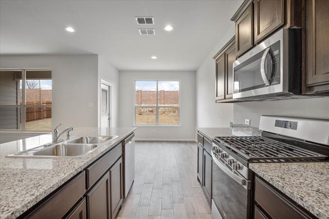 Building Photo - 2220 Barnwell Dr