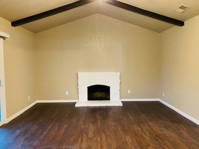 Building Photo - $2,295 Shaw & Fowler, 4 Bedroom Home - Ral...