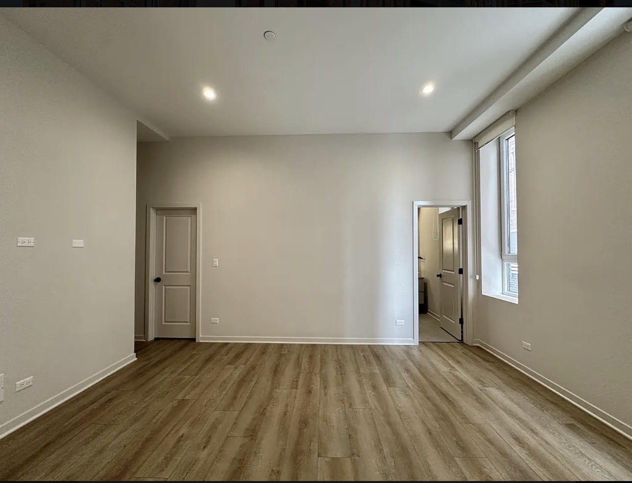 Building Photo - 3207 N Narragansett Ave