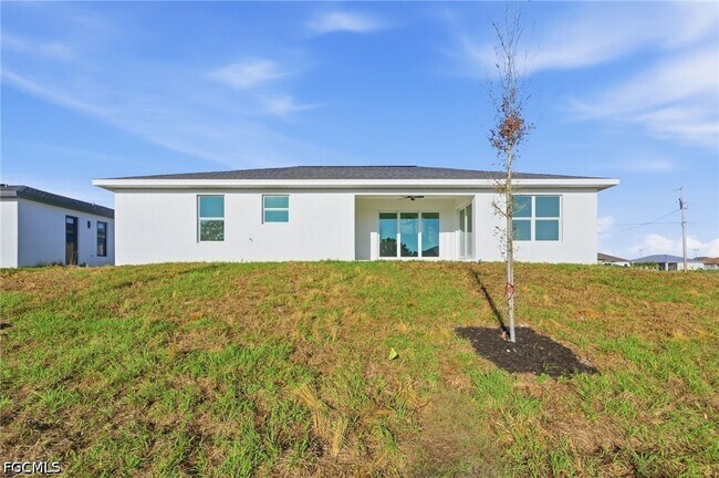 Building Photo - 2105 NE 1st Ave