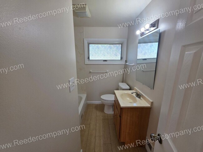 Building Photo - 2 bedroom home in South Hammond!