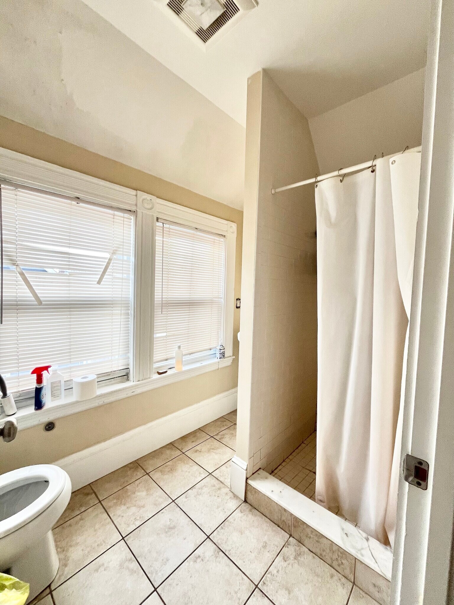 Building Photo - 29 Montcalm Ave