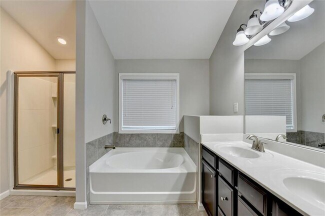 Building Photo - 7325 Heritage Oak Ct