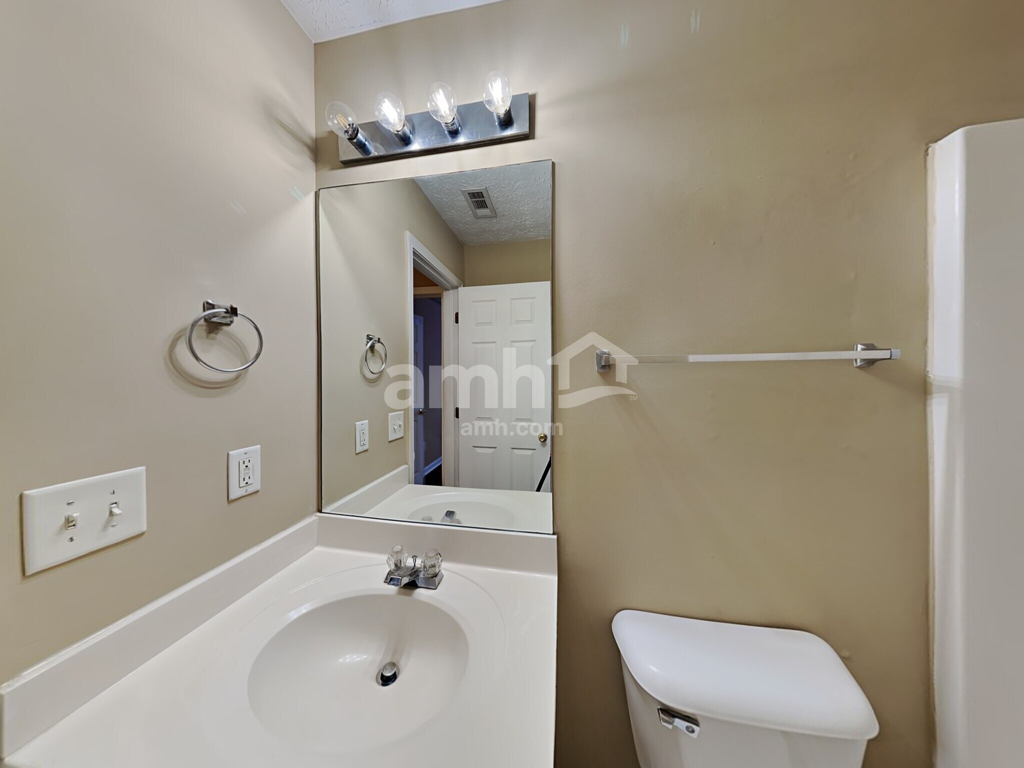 Building Photo - 1394 Ivey Pointe Dr SE