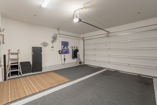 Building Photo - 2629 S Equestrian Dr