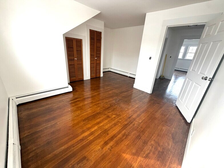 Bedroom R2 - 4 Fossa Ave