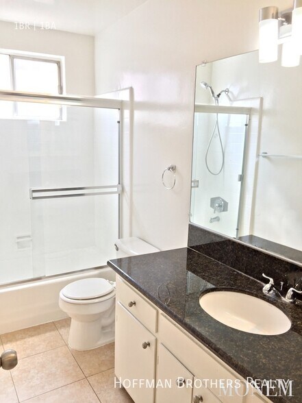 Building Photo - 1806 N Harvard Blvd