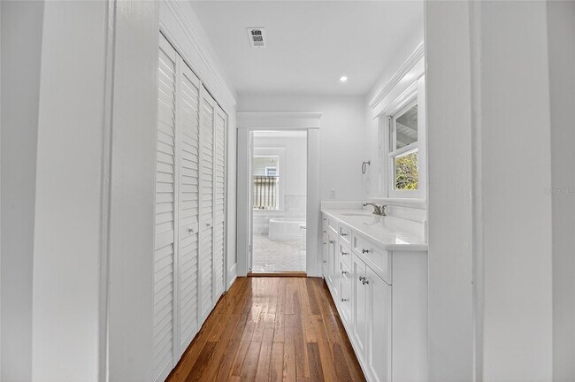 Building Photo - 3003 W Harbor View Ave