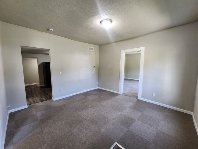 Building Photo - 3BR Home with Modern Kitchen in Knoxville, IA