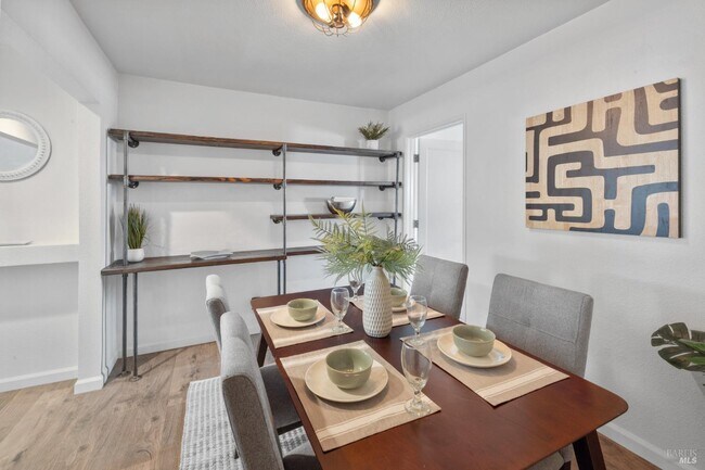 Building Photo - 372 Acacia St