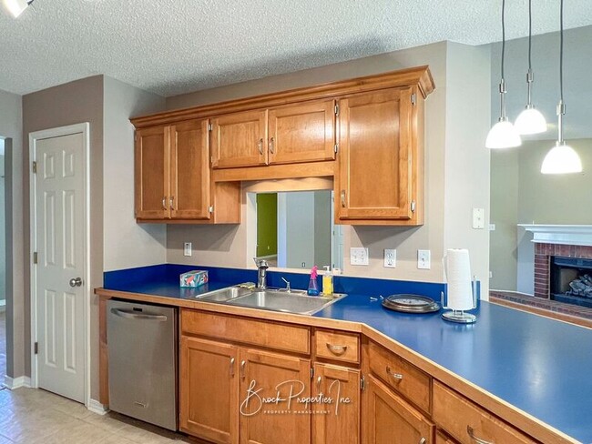 Building Photo - 2634 Southern Oaks Dr