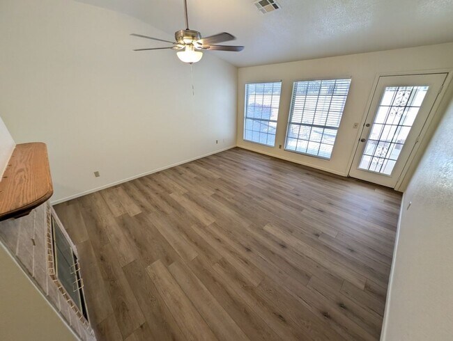 Building Photo - 5117 Kingsbridge