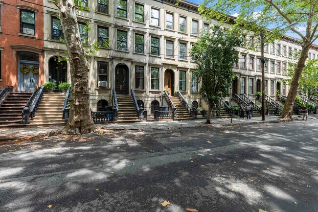 Building Photo - 8 Paulmier Pl