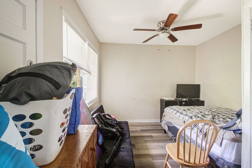 Building Photo - 2353 Spring Park Rd