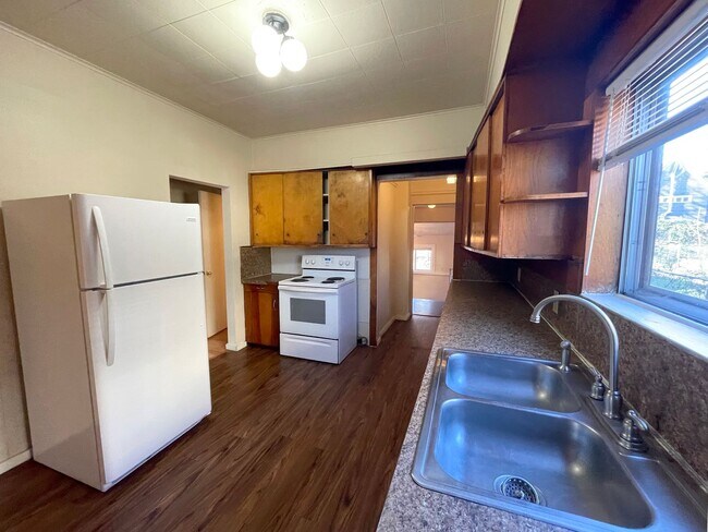 Building Photo - Spacious Boise Duplex with Outdoor Space and Basement Storage