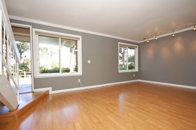Building Photo - Beautiful Bright 3BR/2.5BA Condo in Tanglewood!!