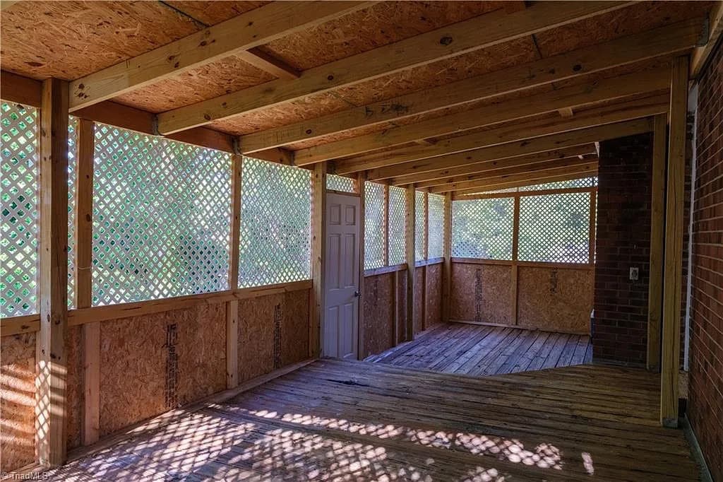 Building Photo - Room in House on Westfield St
