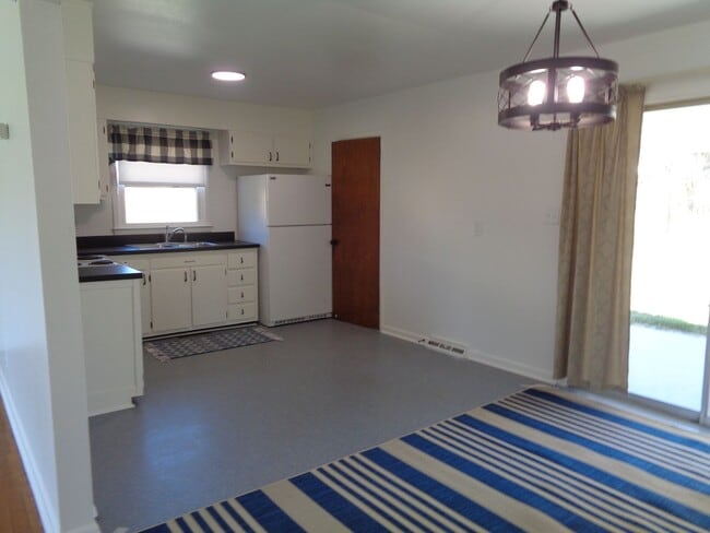 Building Photo - Well-Maintained 2 Bedroom House for Rent