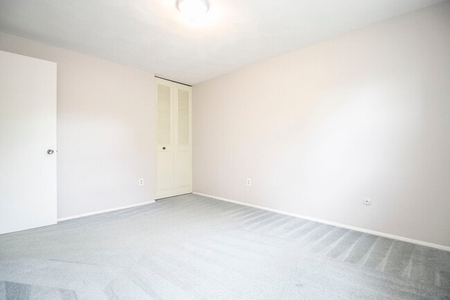 Building Photo - 437 S Haven Rd