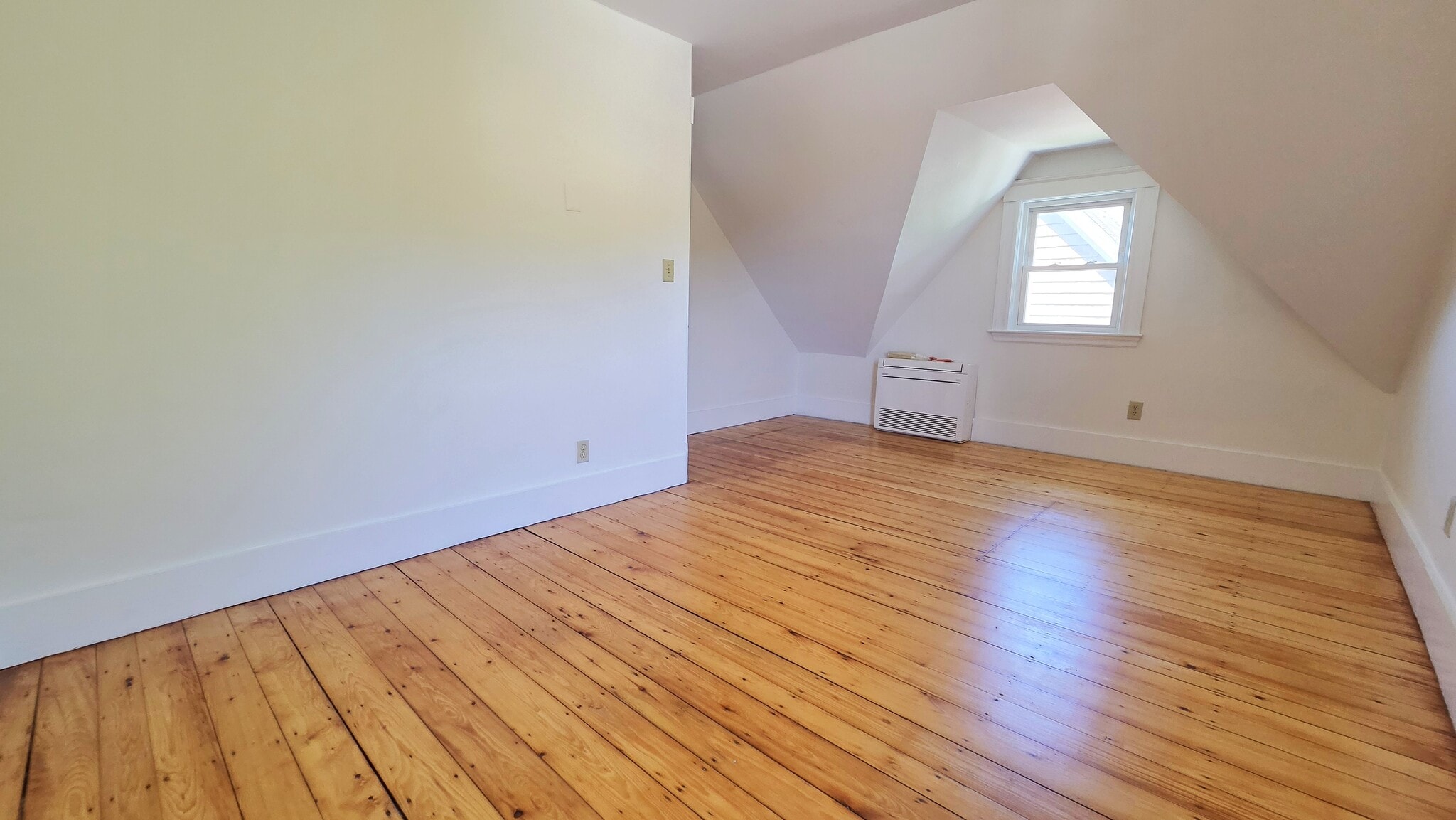 Building Photo - 576 Trapelo Rd