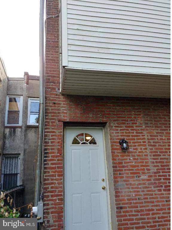 Primary Photo - 889 N 47th St