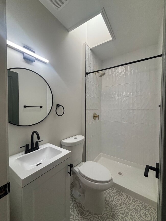 Building Photo - Newly Renovated 4BR Home in East Baltimore – Perfect for Families or Professionals!