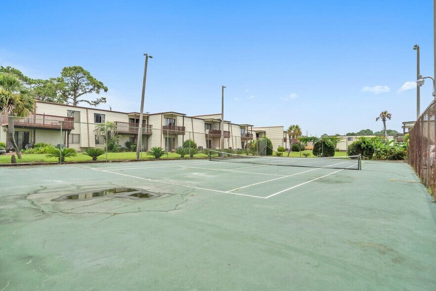 Building Photo - 308 Miracle Strip Pky SW
