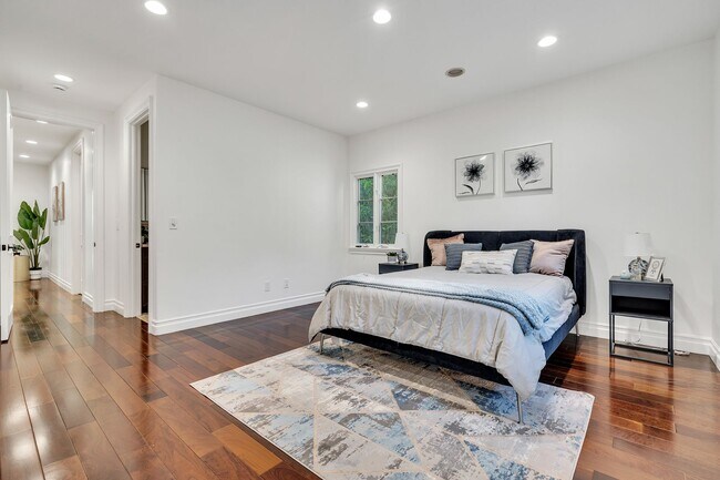 Building Photo - GORGEOUS 7 BED 6.5 BATH FOR LEASE IN BEVER...