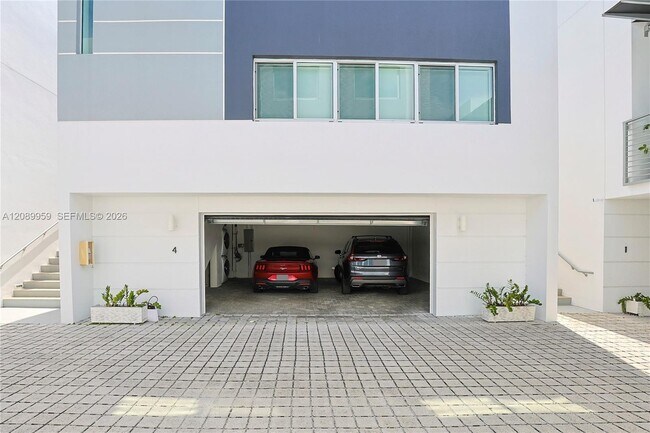 Building Photo - 7520 SW 59th Pl