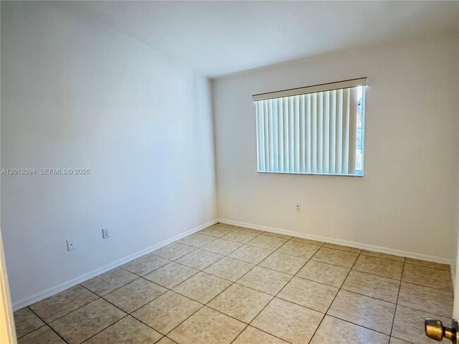 Building Photo - 1300 SE 31st Ct