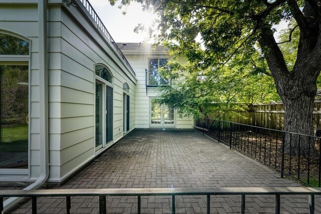 Building Photo - 5721 Londonderry Rd