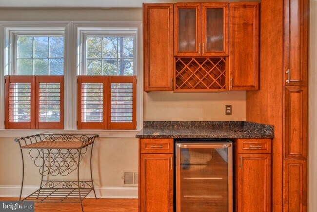 Building Photo - 6473 Blenheim Rd