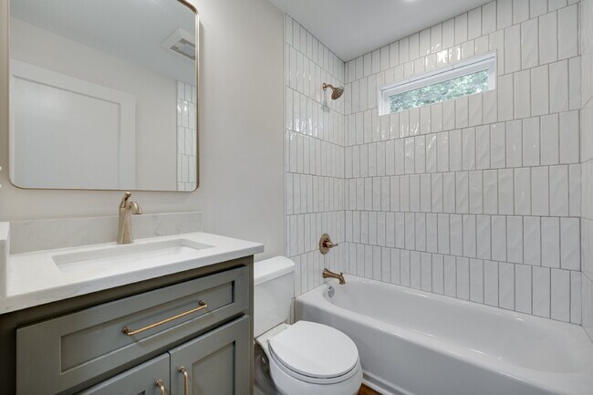 Building Photo - "Newly Renovated 3-Bedroom Retreat with 2 ...