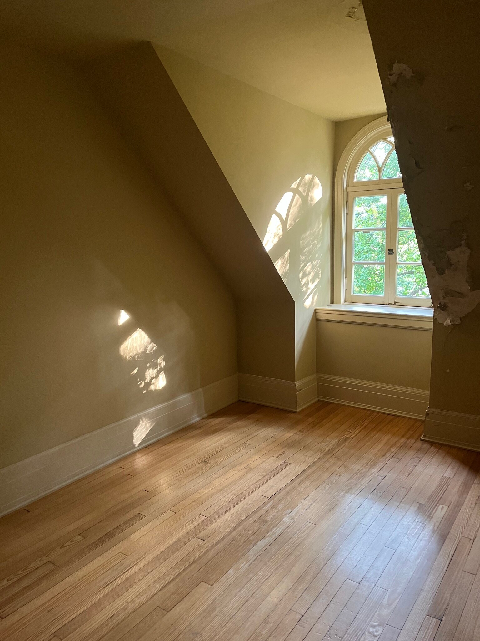 Building Photo - 607 S Trent Ave