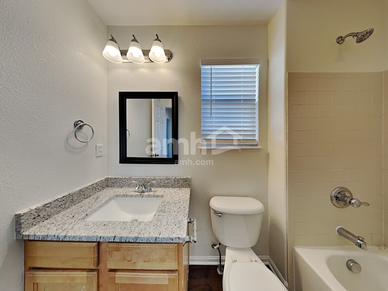Building Photo - 485 Winebrook Way