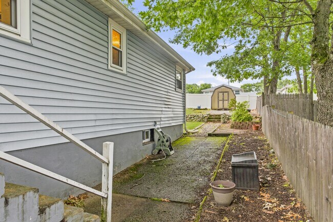 Building Photo - 1364 Trapelo Rd