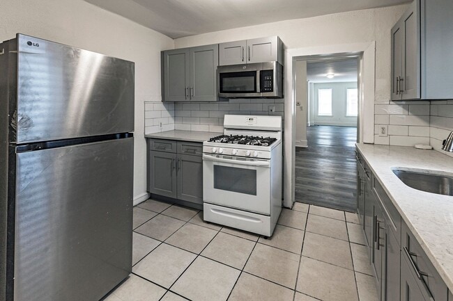 Building Photo - 3 bedroom, 1 bath updated home in The City of Wilmington