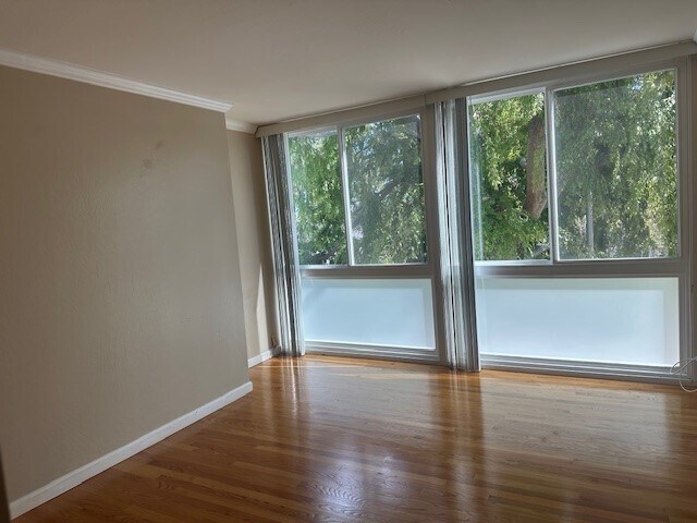 Building Photo - 6 Seville Way