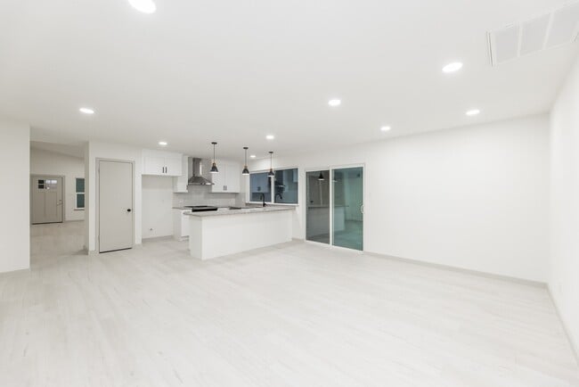 Building Photo - 7115 Falling Waters Dr