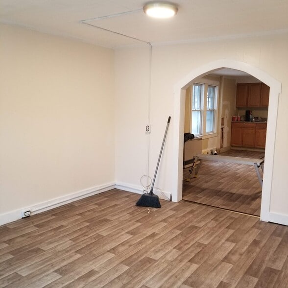 Building Photo - 398 Weaver St