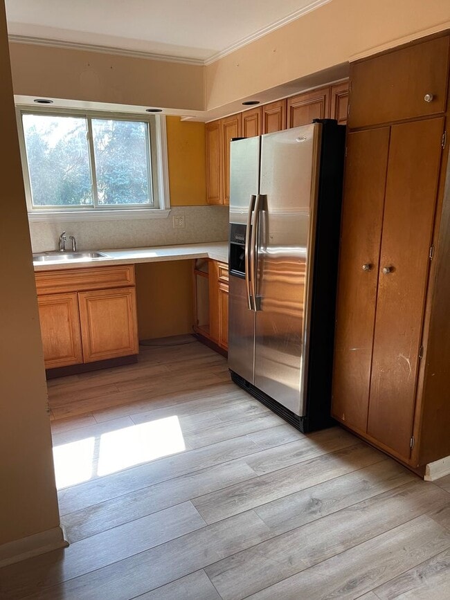 Building Photo - 3 Bedrooms - 2 Full Baths Ranch style