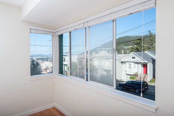 Building Photo - 1855 10th Ave