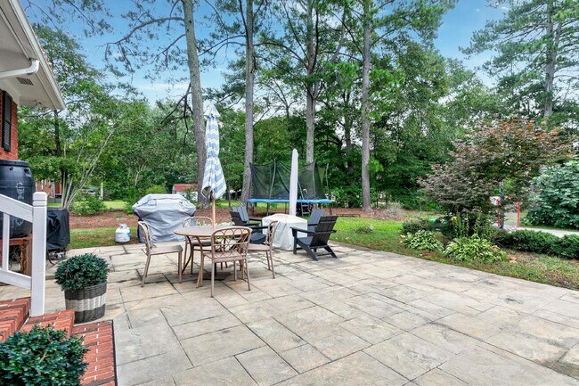 Building Photo - 121 S Main St