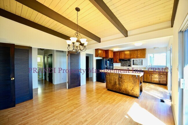 Building Photo - "Charming 3-Bedroom Sanctuary in San Rafael – Spacious 2,250 Sq Ft Home with 2 Full Baths!"