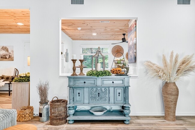 Building Photo - 401 Heritage Vlg