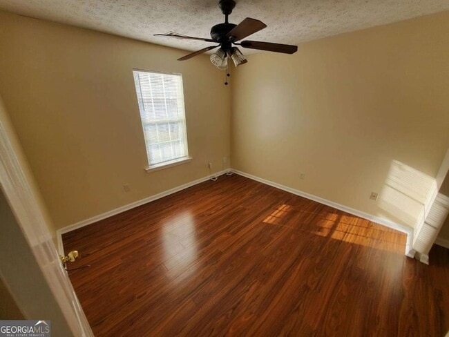 Building Photo - 5450 Twin Lakes Dr