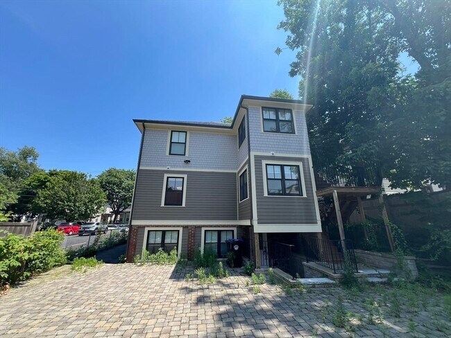 Building Photo - 23 Winslow Rd