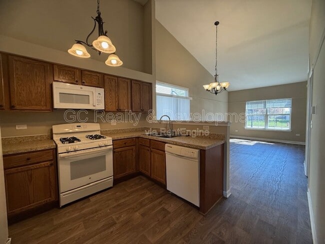Building Photo - 1652 Cesario Dr