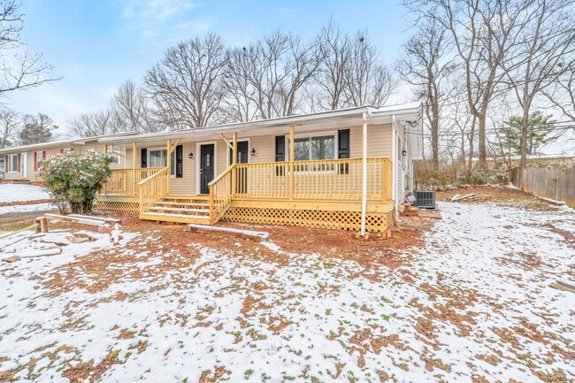 Building Photo - 411 Cherokee Heights Dr