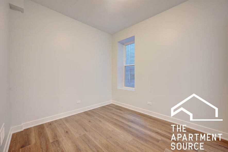 Building Photo - 1142 W 17th St